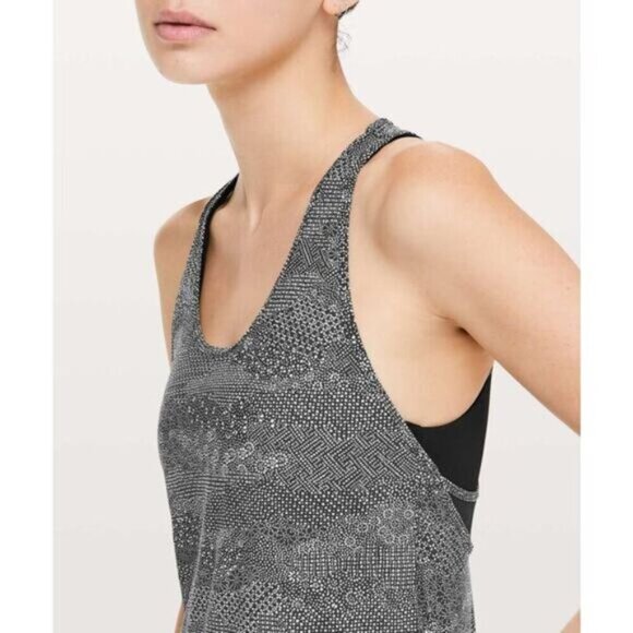 Lululemon Cross Conditioning 2-In-1 Tank In Meisai White Black Luxtreme Size 4 - Picture 2 of 8